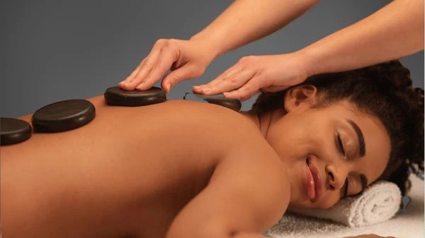 Hotstone massage met vulkanische stenen nabij Het Beloofde Land Voorthuizen